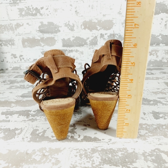 Vince Camuto Evel Brown Leather Ankle Strap Buckle Caged Heeled Sandals F204 - Picture 8 of 8